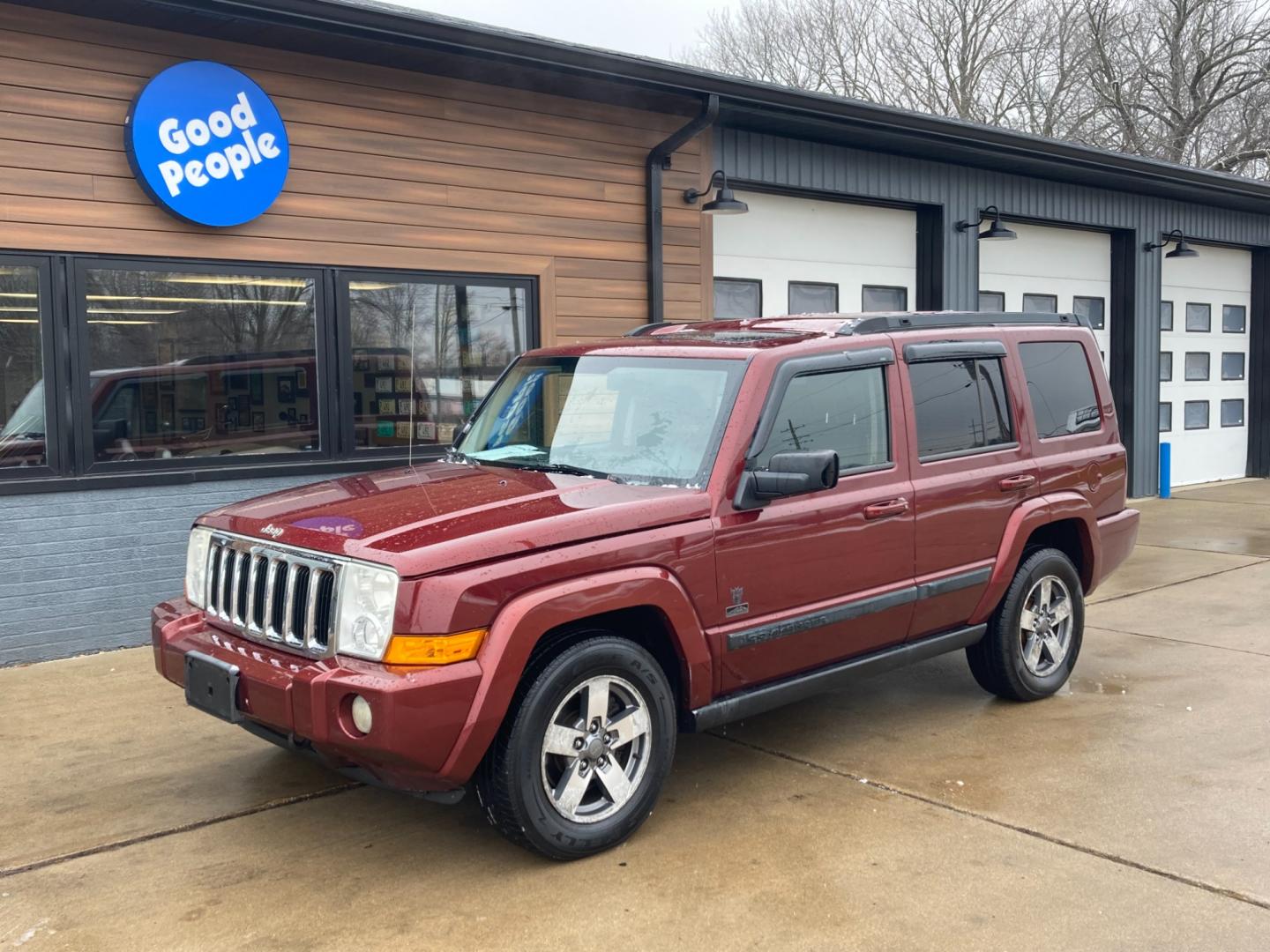 2008 Red Rock Red Met Jeep Commander Sport 4WD (1J8HG48K78C) with an 3.7L V6 SOHC 12V engine, 5-Speed Automatic Overdrive transmission, located at 1800 South Ihm Blvd, Freeport, IL, 61032, (815) 232-5543, 42.278645, -89.607994 - Commander Sport 4D SUV 4WD - Photo#3